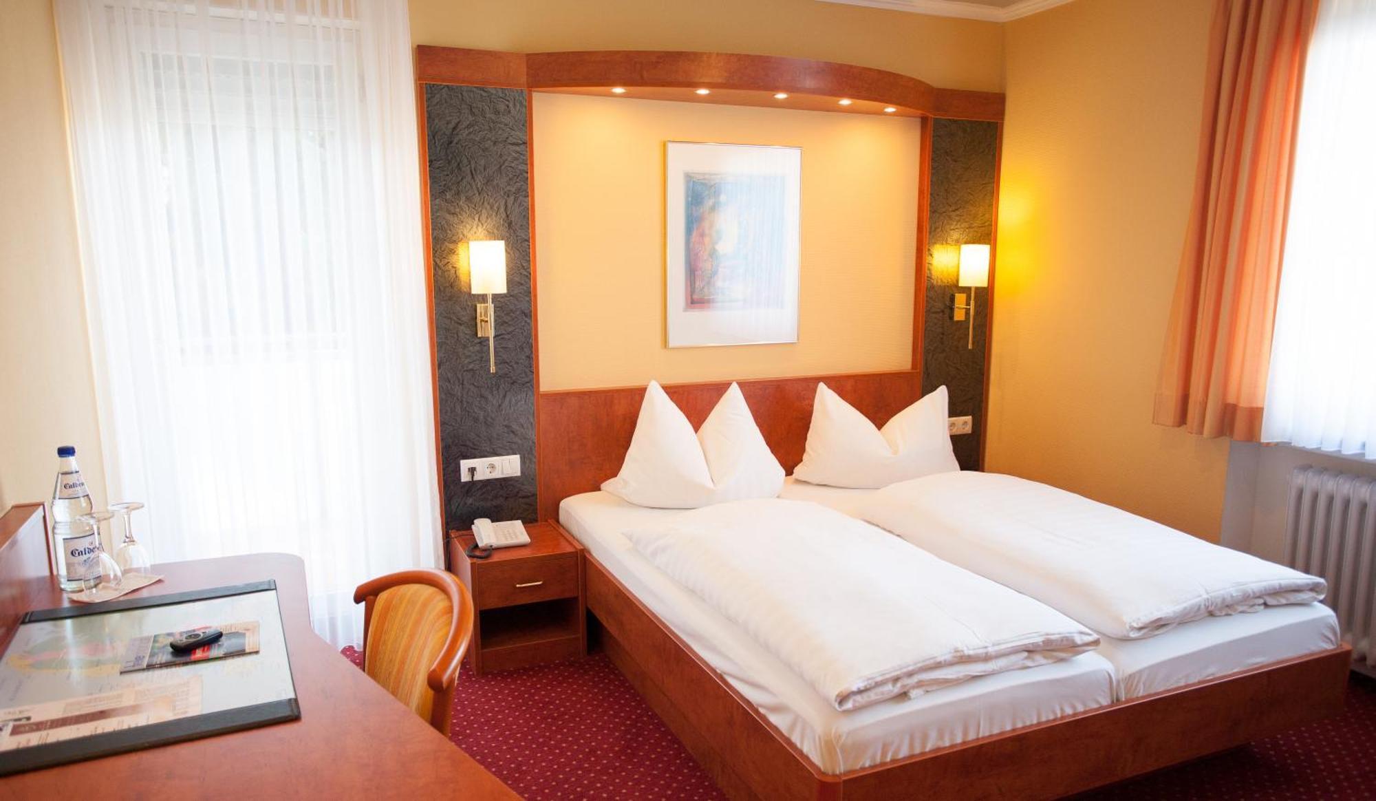 Hotel Restaurant Zur Post Lohfelden ภายนอก รูปภาพ