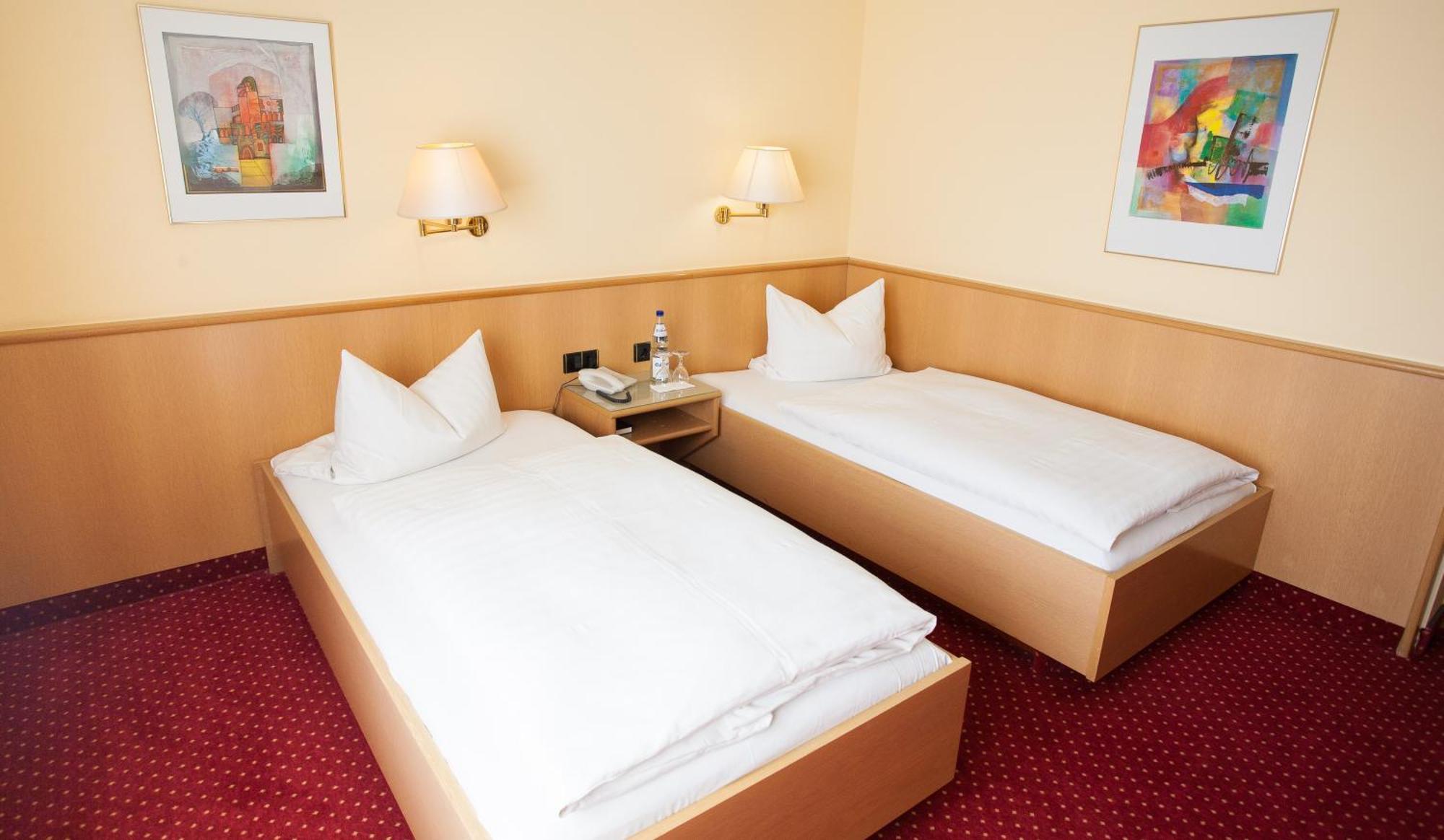 Hotel Restaurant Zur Post Lohfelden ภายนอก รูปภาพ